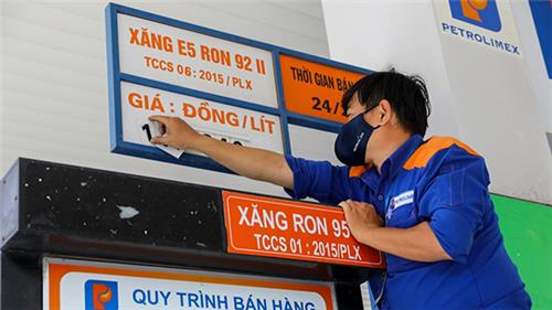 Giá xăng dầu tăng, mua xe điện là xu thế